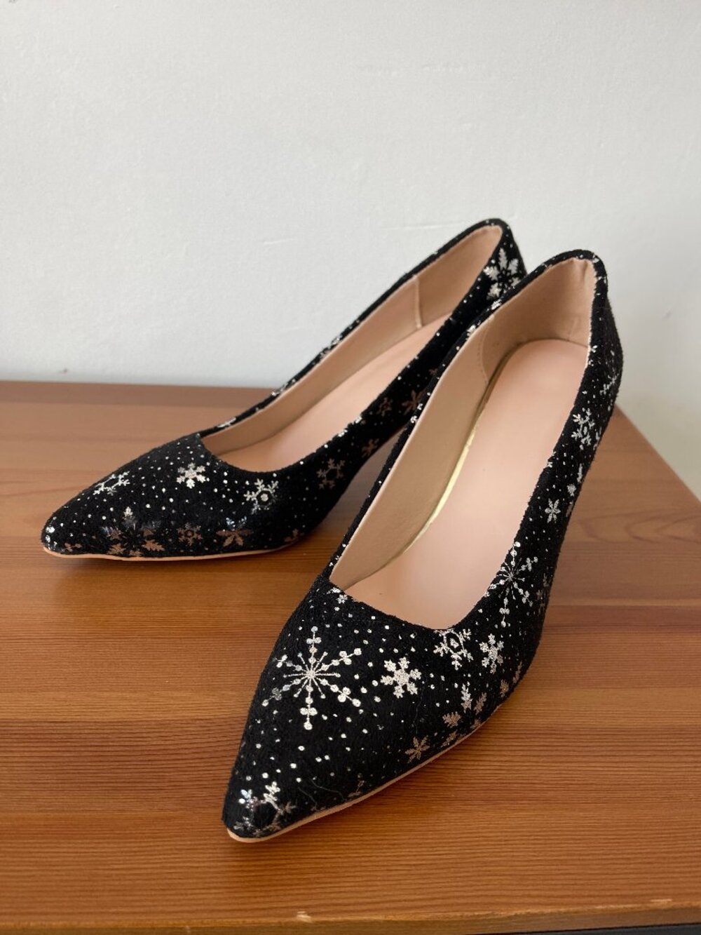 Black Snowflake Heels | Festive Pointed Toe Pumps (New-Women's 40)